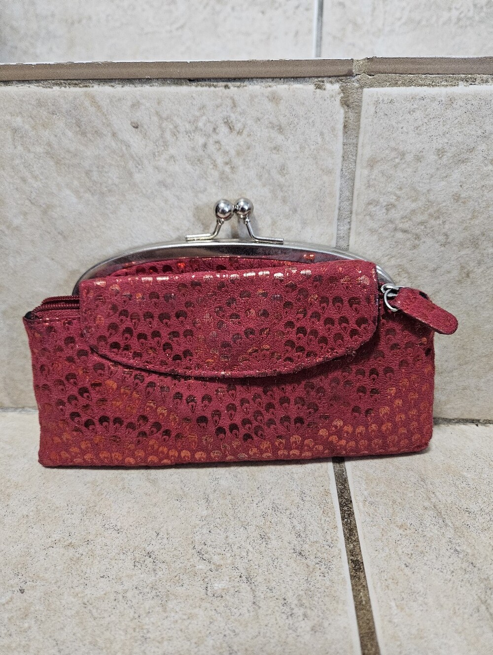 Minor Minor Vintage-Style Ruby Red Sequin Evening Bag – Shimmering Kiss-Lock